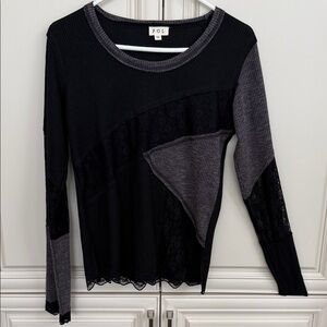POL Women's Black and Gray Lace Accent Long Sleeve Top